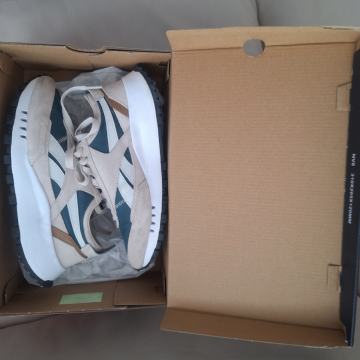 REEBOK tenisice br 37.5