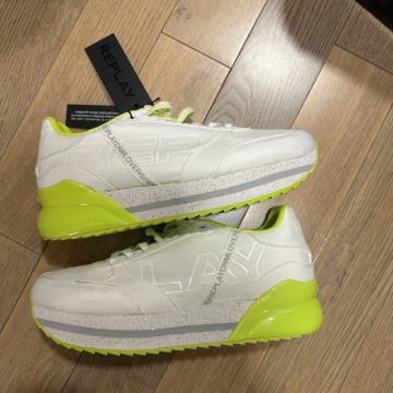 Replay tenisice nove!