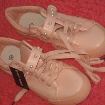 ROZA TENISICE S BISERIMA BR. 37 - NOVO