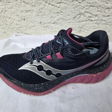 Saucony Endorphin Speed 4 ženske lake tenisice za trčanje EUR 40