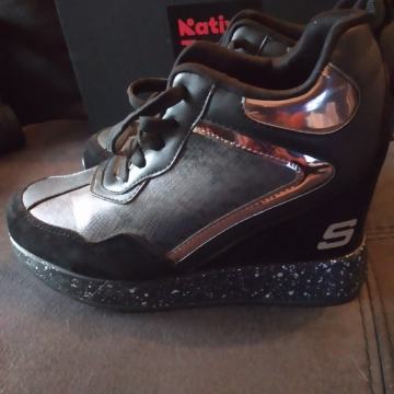 Skechers tenesice br.38