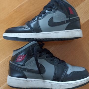 Sir Jordan 1 mid GS Shadow Red (br. 38,5)