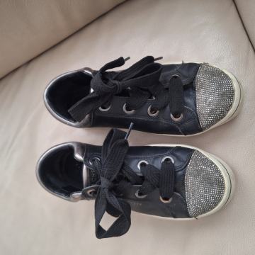 Skechers kozne tenisice br 38