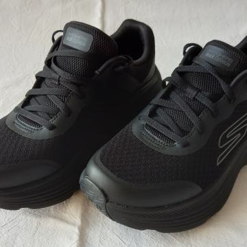 Skechers Max Cushioning Endeavour 39