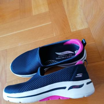 Skechers tenesice br 37, 5