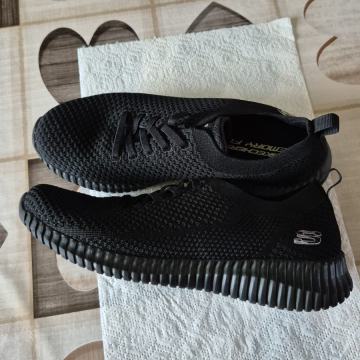 Nove Skechers tenisice, 38