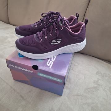 SKECHERS tenisice br 41/42