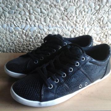 Skills br.39 kožne kvalitetne udobne i lijepe tenisice