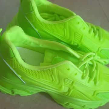 Snickers! Odlične..udobne..a boja..vrhh