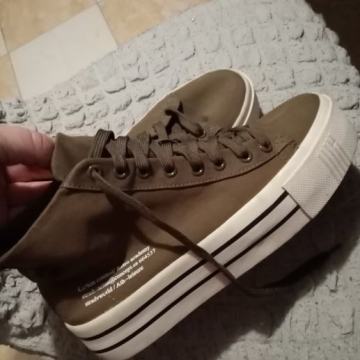 Stradivarius br 38 kvalitetne udobne tenisice