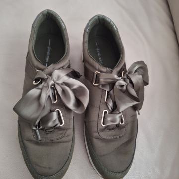 Stradivarius tenisice br 41