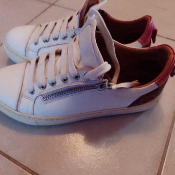 T.Hilfiger br.37 kožne kvalitetne udobne i lijepe tenisice