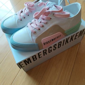 TENESICE BIKKEMBERGS