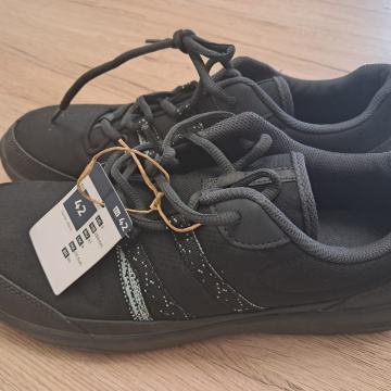 Nove tenisica Quechua, br. 42