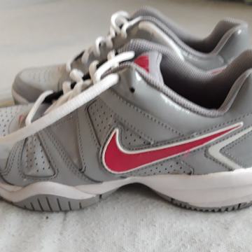 Tenisice (36,5) nike city court ženske
