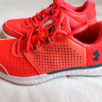 Tenisice (37,5) Under Armour ženske