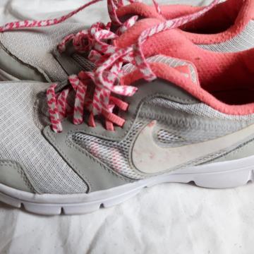 Tenisice (37,5) nike ženske