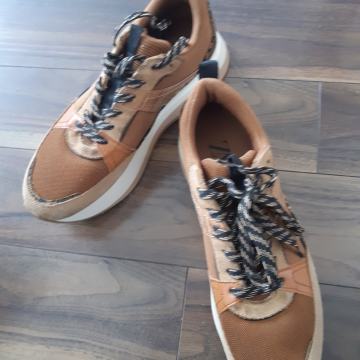 Tenisice 38 novo zara