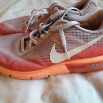 Tenisice (38,5) nike air max sequent