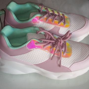 TENISICE BR. 36 NOVO