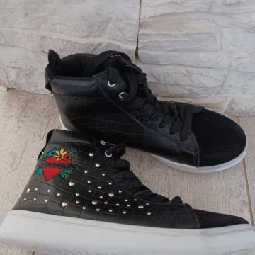 Nove tenisice, br.36,5