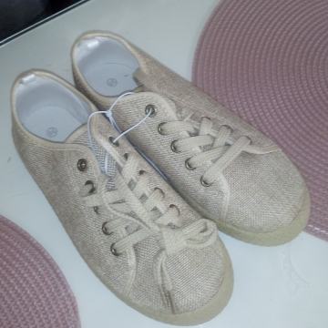 BEŽ TENISICE BR. 38 - N O V O