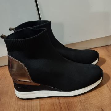 TENISICE CIPELE GLEŽNJAČE NA PETU br. 40