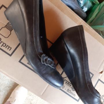 Poklanjam cipele ženske 42