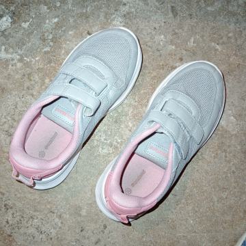 Tenisice kao nove za 20E