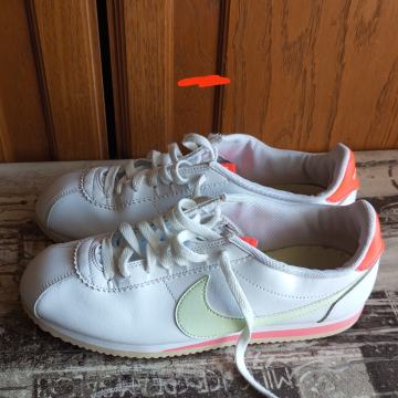Tenisice NIKE br 40,5