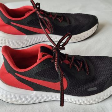 Tenisice Nike Revolution br. 38