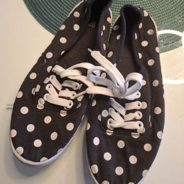 TENISICE NA TOČKICE VEL 37