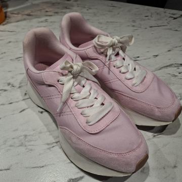 Nove tenisice vel 40