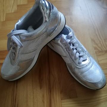 Nove tenisice vel.41