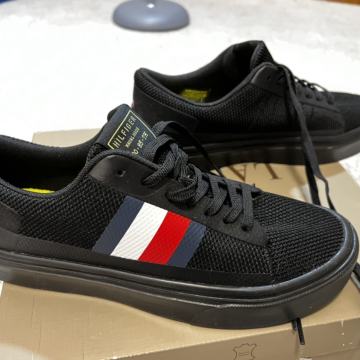 Tommy Hillfiger Zenske Tenisice Crne vel.40 xx