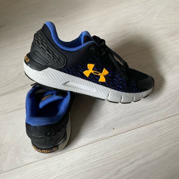 Under Armour tenisice 39