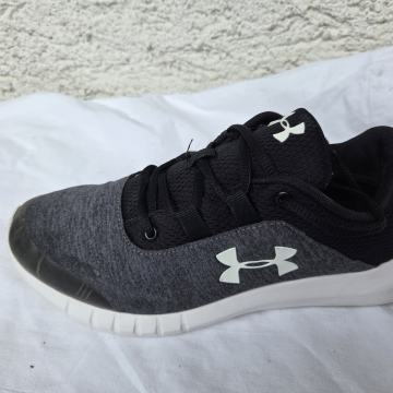 Under Armour UA Mojo lake tenisice EUR 38