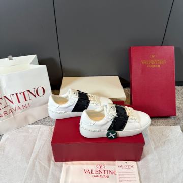 Valentino Garavani X Rockstud White Black