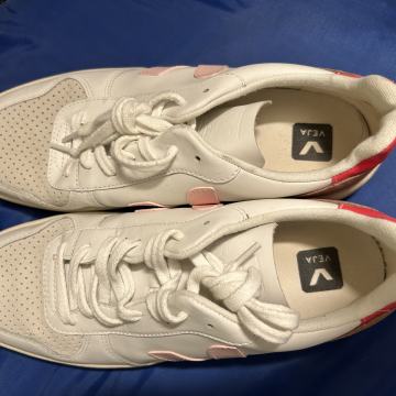 Veja V10 Leather tenisice