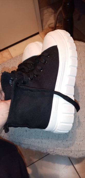 Vilkinson br 37 udobne tenisice bez greške