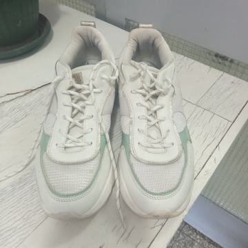 Ž TENESICE CRUYFF 30 E