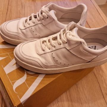 Zara tenisice br 38
