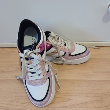 zenske bjele tenisice, vel. 36