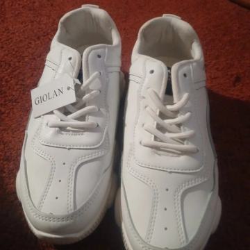 Ženske patike nove 39br