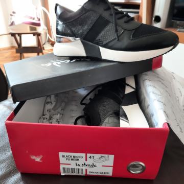 Ženske tenisice la strada