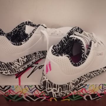 Ženske Skechers Uno Loving Love veličina 40