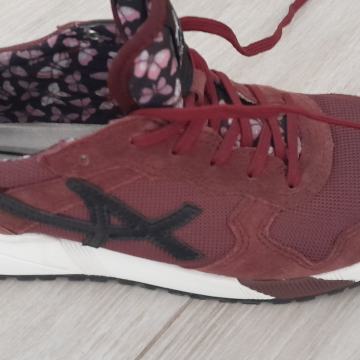 NOVE ženske tenisice ALLROUNDER u original kutiji prodajem!