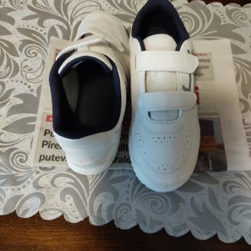 Ženske tenisice bijele broj 39