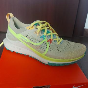 Ženske tenisice NIKE br.40- NOVO!