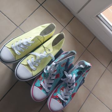 Ženske tenisice i sandale